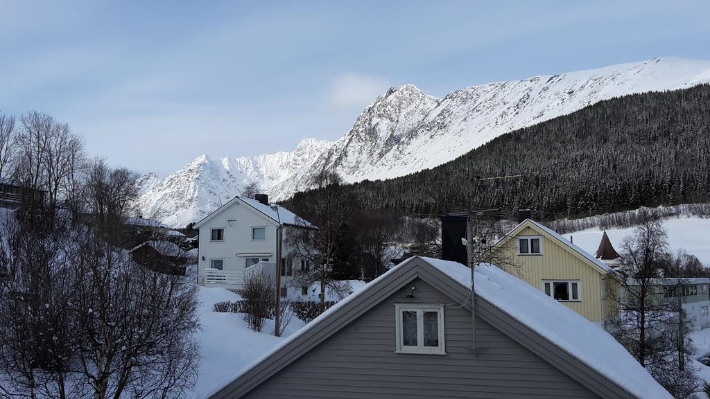 Lyngen Apartments Lyngseidet Zimmer foto