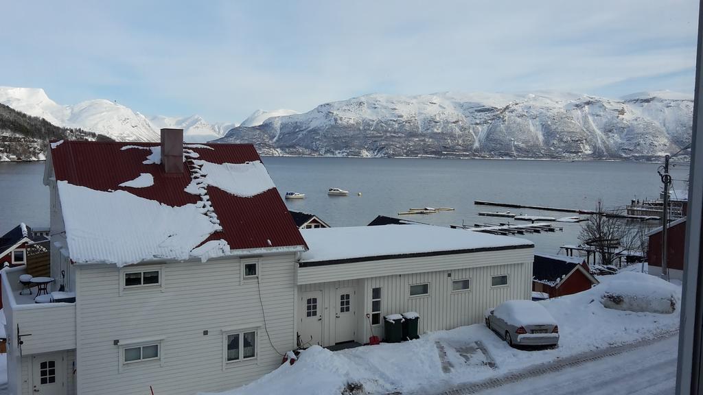 Lyngen Apartments Lyngseidet Zimmer foto